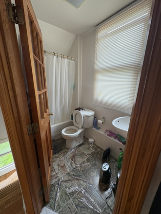 bathroom - PRIVATE ROOM WITH BATHROOM- TOP FLOOR- 5 MIN WALK FROM ORANGE LINE Condo