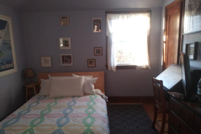 Bedroom - Fully Furnished RM, Share kitchen/bath/laundry in private home. Utilites included.
