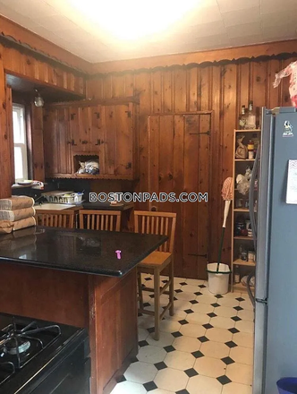 Kitchen - Spring Sublet, Bottom Unit, EXTREMELY close to campus Townhome