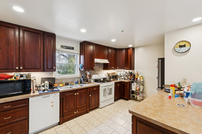 kitchen - 8111 51st Ave (Close to UMD Campus!) Apartments