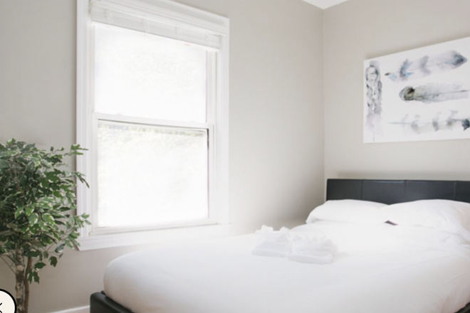 bed - GORGEOUS 5 BED/2 BATH (09/01/2024) 2 MINUTE WALK TO CAMPUS!!!! Duplex