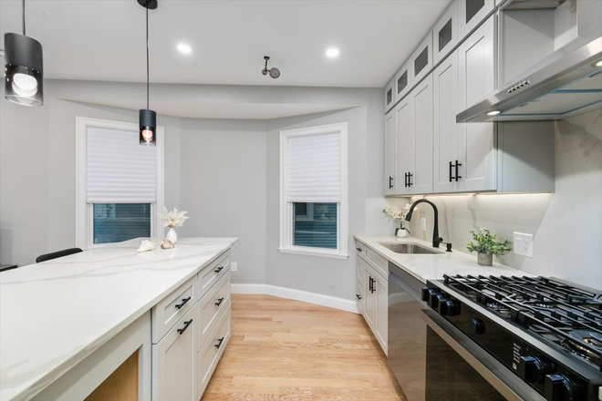 Kitchen - 4 BED 2 BATH Brand NEW RENOVATION!! central A/C in unit Laundry Condo