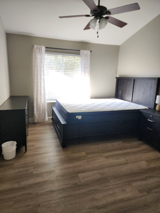 Bedroom - Quiet and quaint room near UCI Condo