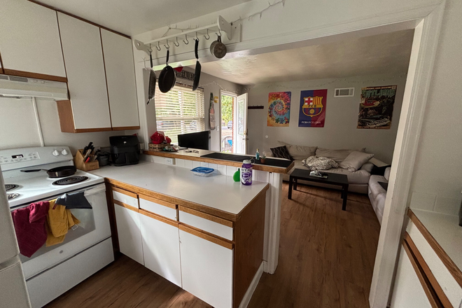 Kitchen - Housing on the hill Duplex