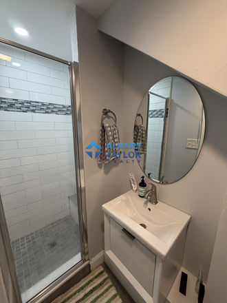 Bathroom - In-Unit Laundry - 3Bed/2Bath Duplex Unit! Steps from Campus Apartments