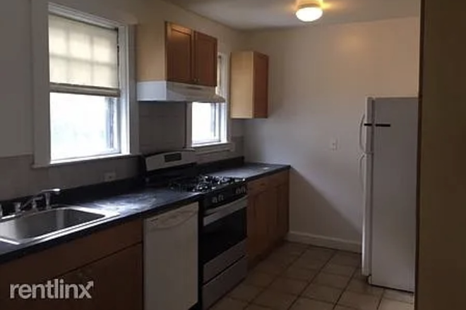 Kitchen - Summer Sublet - Chesnut Hill, Near BC campus Duplex