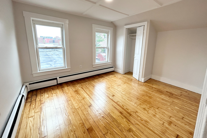 Call NOW for showings! 617-236-8550 - SARATOGA ST - CHARMING 4BR DUPLEX NEAR MBTA BLUE LINE FOR *9/1/2026* W/ LNDRY ON SITE, EQUAL BDRMS Apartments
