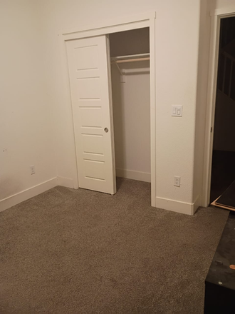 This is a private room and private bathroom. Not overpopulated, just 4 rooms in a house. - Yosemite Apartments