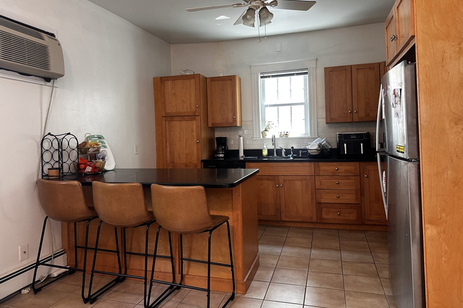LIVING - SUN DRENCHED 3 BED AVAIL. 9/1/25 Apartments