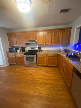 Kitchen - Bedroom Unit with Private bathroom in 2bed/2bath Townhome