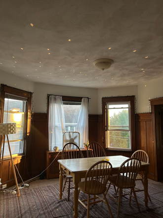 Dining Room - 1 Bedroom in Spacious 5 Bedroom Appartment (close to Tufts campus) Duplex