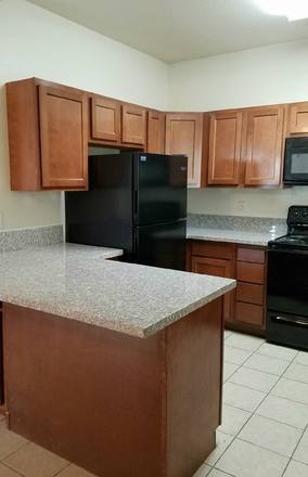 Granite kitchen 2022 - Beautiful granite kitchen and large bedrooms  5 bed 3 bath single story home