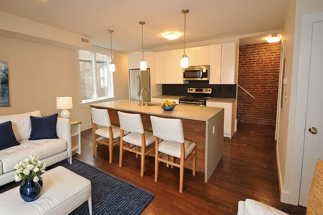 Kitchen - 2-Month Room Sublet – Steps from Northeastern University