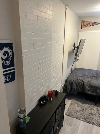 Bedroom - One room spring sublet in a large house on the hill