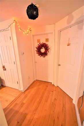 2 Bed Split - 58 Hemenway St. - NO Broker's Fee!!  -  AVAIL 9/1 - SPACIOUS, WELL LIT, UPDATED 2 BR SPLIT on HEMENWAY Apartments