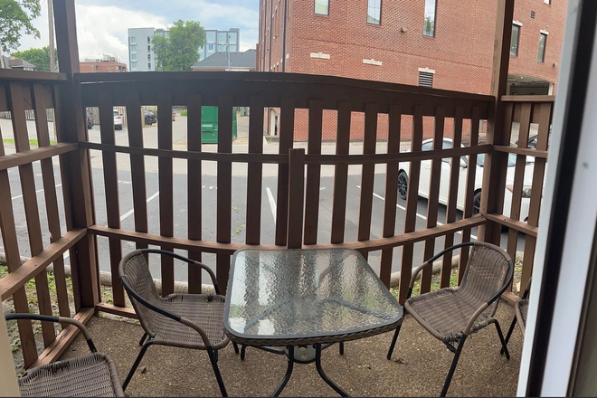 Patio - 1b1b least takeover available starting 5/20 or 6/1