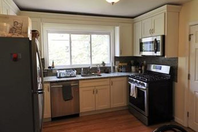 Call NOW for showings! 617-236-8550 - PROPSECT ST - *HALF FEE* RENOVATED 4BR/1BA INMAN SQ AVAIL *9/1/2026* W/ LNDRY IN BLDNG, DW, EIK! Apartments