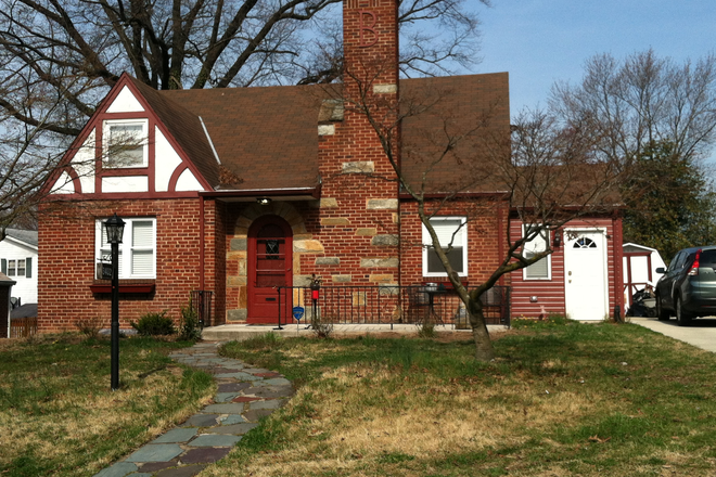 3402 Notre Dame Street - 3402 Notre Dame Street - Short walk to UMD - One block to UMD Shuttle