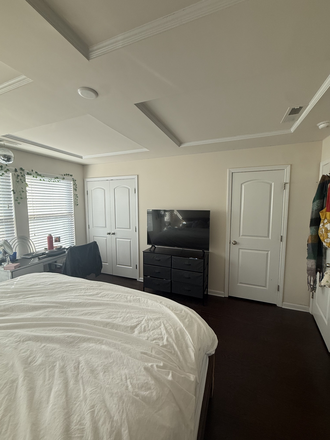 Bedroom - Duke Summer Sublet Available Mid May-July 31st! Townhome