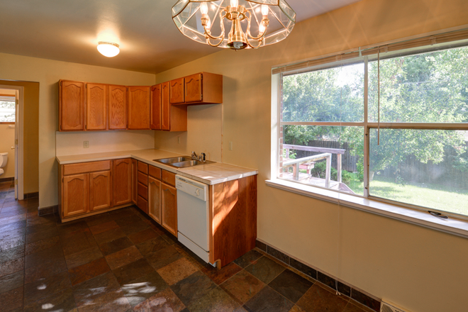 Photo - 50 S. Lashley Lane Apartments