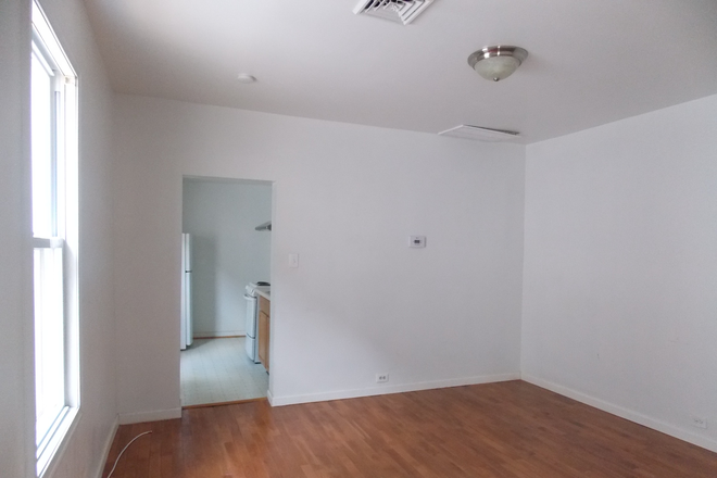 Living Area - 1-bedroom apartment close to Homewood campus