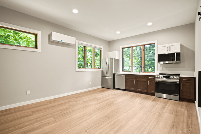 Gourmet kitchen, corner unit with tons of windows - 1B1B NEW Apt Near App State