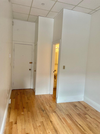 STUDIO - NO BROKER FEE! RENT THIS UNFURNISHED STUDIO AT 405 BEACON ST. FROM 5/18/26..... Apartments