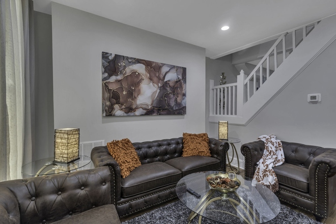 Living room - additional view - Experience the Charm of Charm City! Townhome
