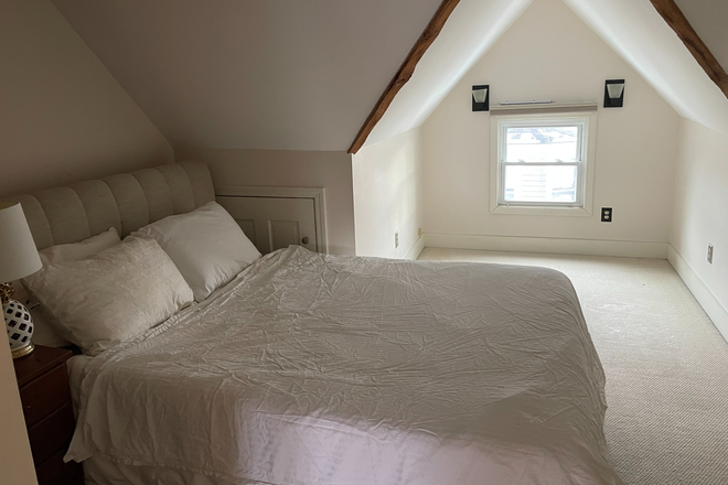 third floor bedroom - Cozy Third-Floor Suite in Family-Friendly Home for Responsible Student
