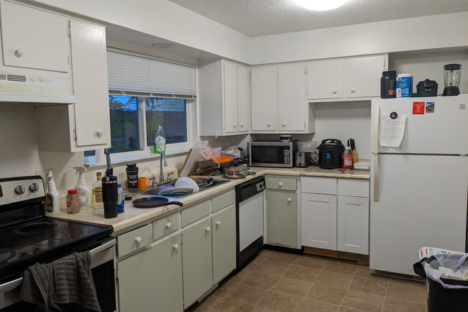 Kitchen - Santa Clara Place, Room available House