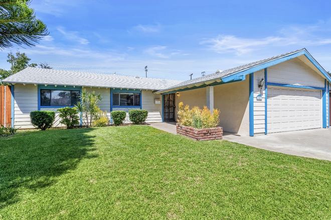 Front of House - Beautiful 3-bed/2-bath one-story single-family home for Lease. Minutes away from Campus!