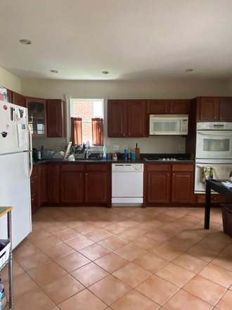 Kitchen - 2 Rooms Available Now ($850-$1000) (Students & Young Professionals Only) House