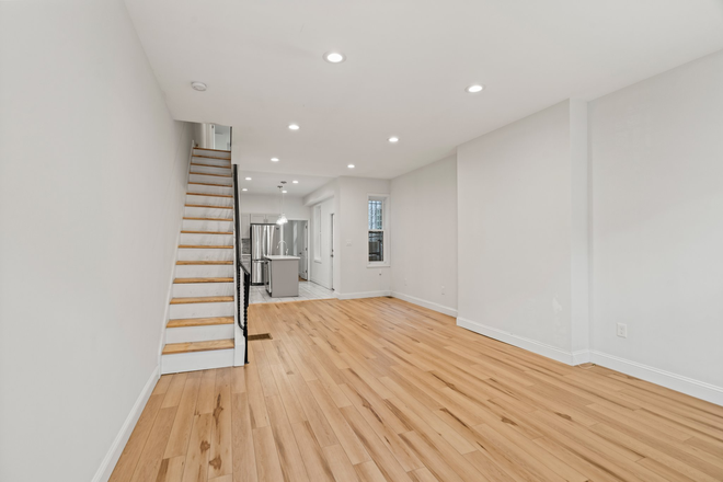 . - 2 Blocks to campus! ENTIRE house is new inside as of 2021! Nice sized bedrooms! Laundry / Central AC