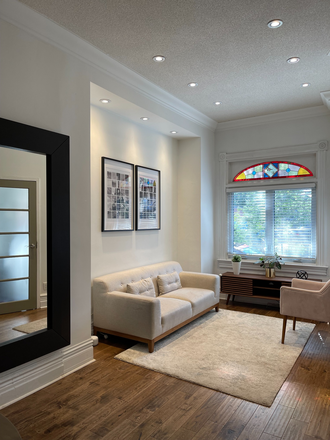 U1 MF LIVING ROOM - BLOOR BATHURST,$1395/MO.FURNISHED BEDROOMS WITH ENSUITE/SHARE BATH,MINS TO SUBWAY & UOFT CAMPUS