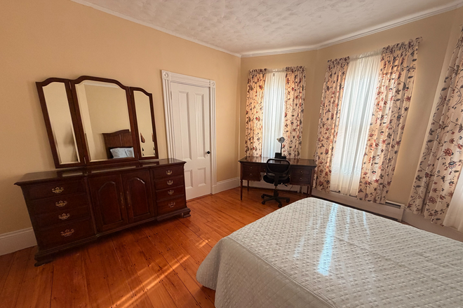Spacious furnished bedroom -  abundant natural sun light - Furnished Spacious Bedroom | Longwood Medical Area  | Available 9/1 | Female Only Home