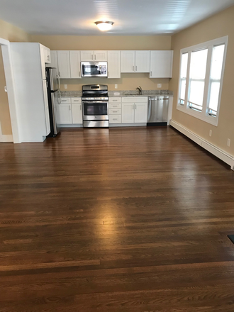 kitchen - BC Grads & law! Gorgeous 4 bedroom/2 bath apt! AC, parking, Avail 8/1.See pics & vid. NO FEE!