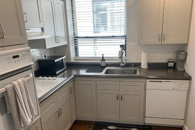 Call NOW for showings! 617-236-8550 - 636 BEACON ST - KENMORE SQUARE! LRG MODERN 2BR/1BA FOR *9/1/2025* IN LUXE ELEVATOR BLDNG W/ LNDRY!