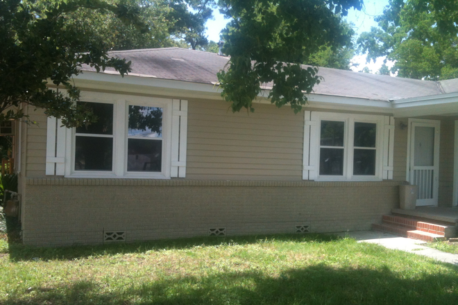 Exterior - One Bedroom One Bath Studio With Utilities Included Triplex