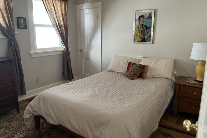 Bedroom for rent - Furnished Room in house for rent for female in West Wash Park