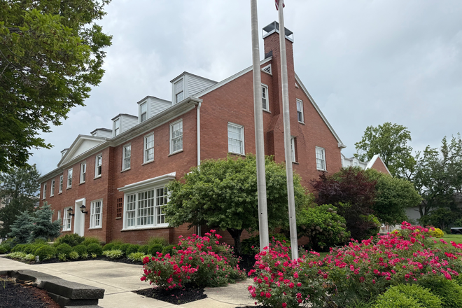 501 Russell - 501 Russell Street - Co-Ed (Food Service Included in Lease - 18 Meals)