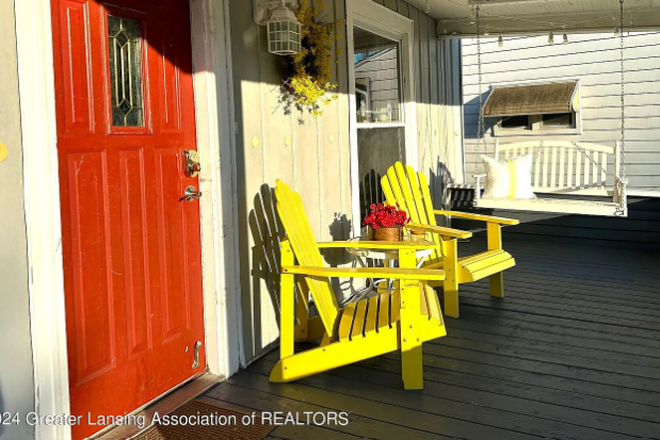 Front Porch - Near Bus Line with access to MSU/LCC campuses, Shared Housing House