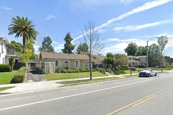 outside view - Central Pas apartment close to south and hillside campus