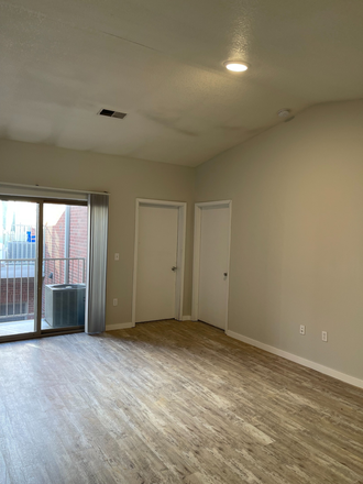 5 Bedroom - Downtown Three and Five Bedroom Units Free Wifi Apartments