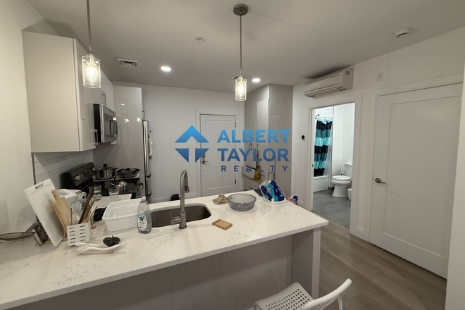 Kitchen - *!NO BROKER FEE!* Large 1Bed, Steps from Campus - Professionally Managed! Apartments