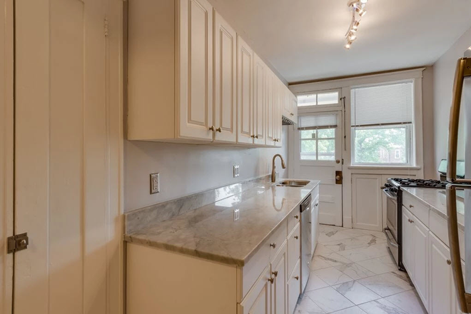 Kitchen3 - 750 Leland #2N Apartments