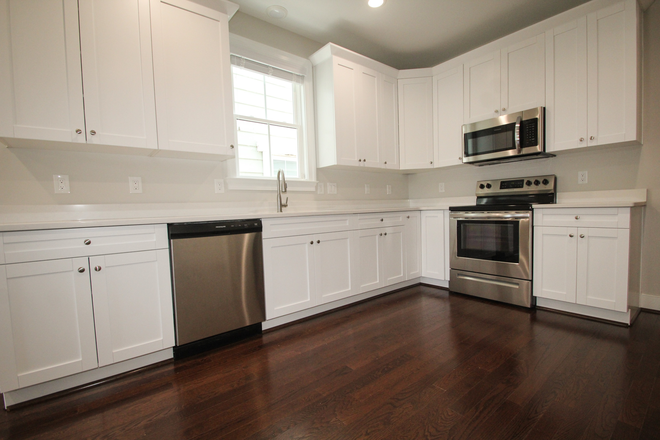 Kitchen - Walk To VCU! Duplex