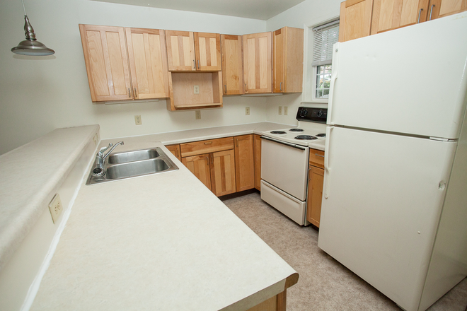 kitchen - 4 Bedroom Near EMU Apartments