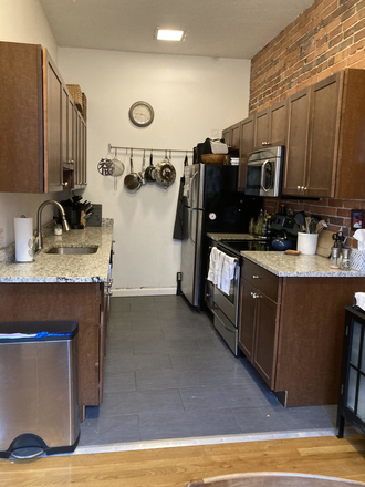 Call NOW for showings! 617-236-8550 - TREMONT ST - SOUTH END BROWNSTONE 2BR/1BA FOR *8/1/2025* W/ IN UNIT W/D, RNTL PRKNG, EXP BRICK, DW! Apartments