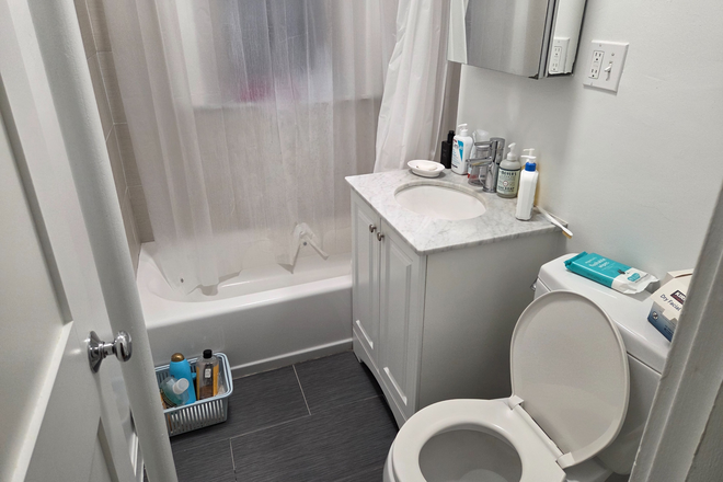 Bathroom - 2B1B, close to campus Apartments