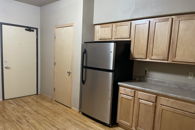 Kitchen - Five Bedrooms On Linn Apartments